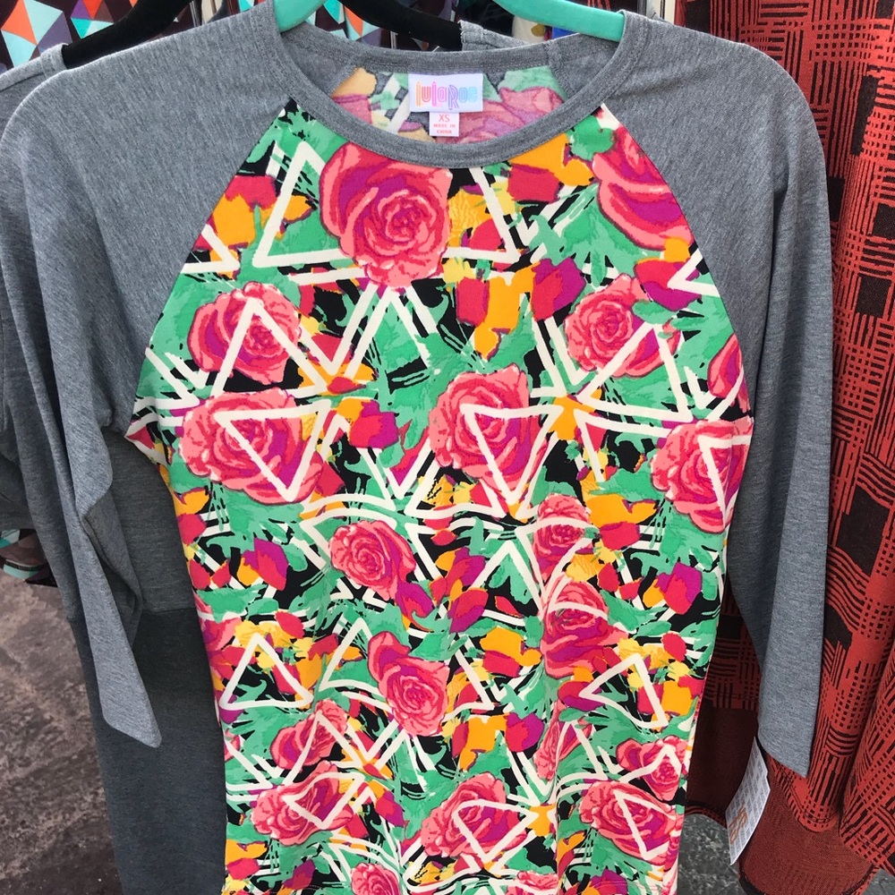 XS LuLaRoe Randy shirt